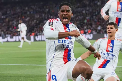 الصدارة في خطر.. باريس سان جيرمان يسقط أمام أولمبيك ليون في الدوري الفرنسي